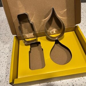 doTERRA Cookie Cutter Set in doTERRA shapes-Never used NWOT